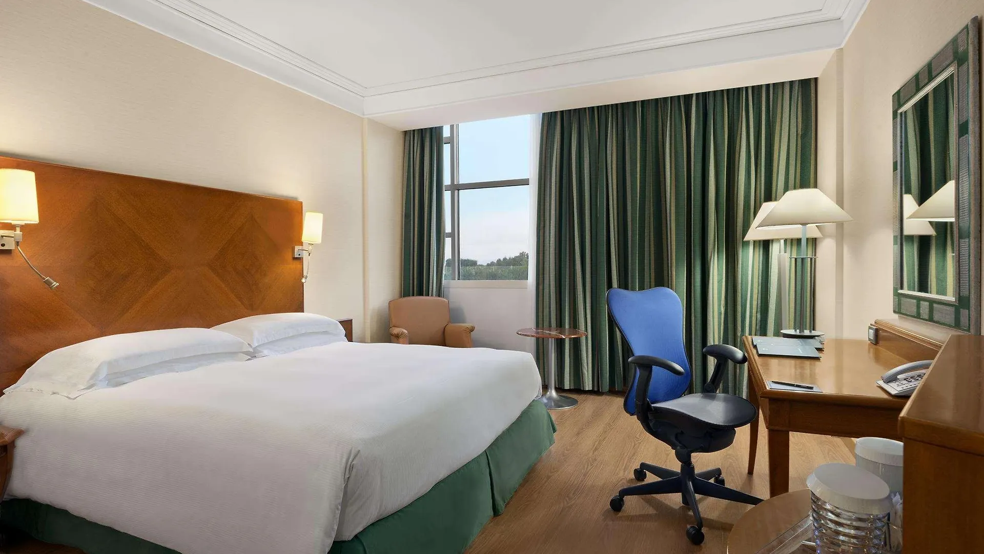 Hilton Rome Airport Hotel Fiumicino 4*,